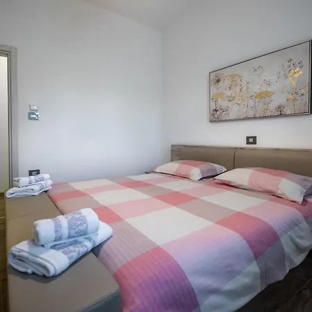 Vila Luen Near With Large Garden And Private Pool For Families *