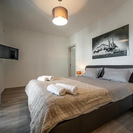 Vila Luen Near With Large Garden And Private Pool For Families Pula