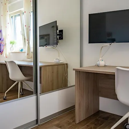 Luen Near With Large Garden And Private Pool For Families *