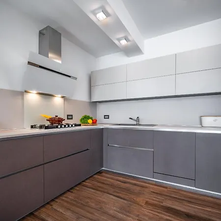 Luen Near With Large Garden And Private Pool For Families *