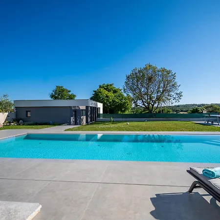 빌라 Luen Near With Large Garden And Private Pool For Families *