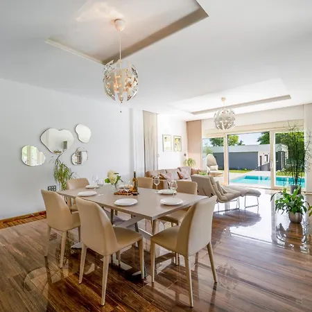 빌라 Luen Near With Large Garden And Private Pool For Families