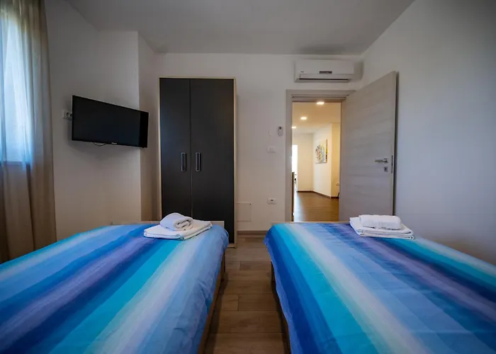 Luen Near With Large Garden And Private Pool For Families * Pula