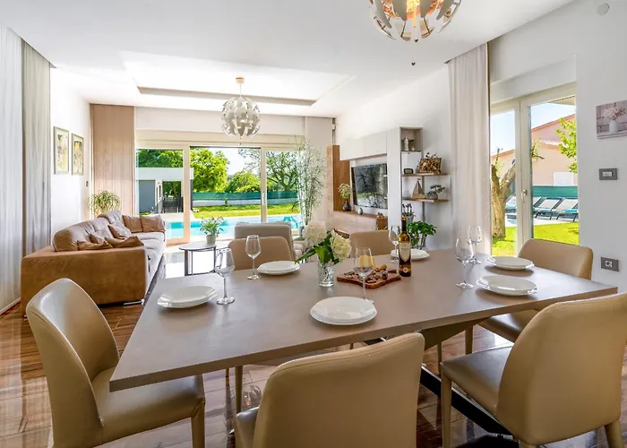 Luen Near With Large Garden And Private Pool For Families Vila Pula