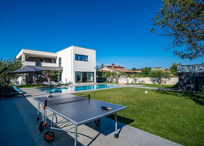 Luen Near With Large Garden And Private Pool For Families Villa Pula