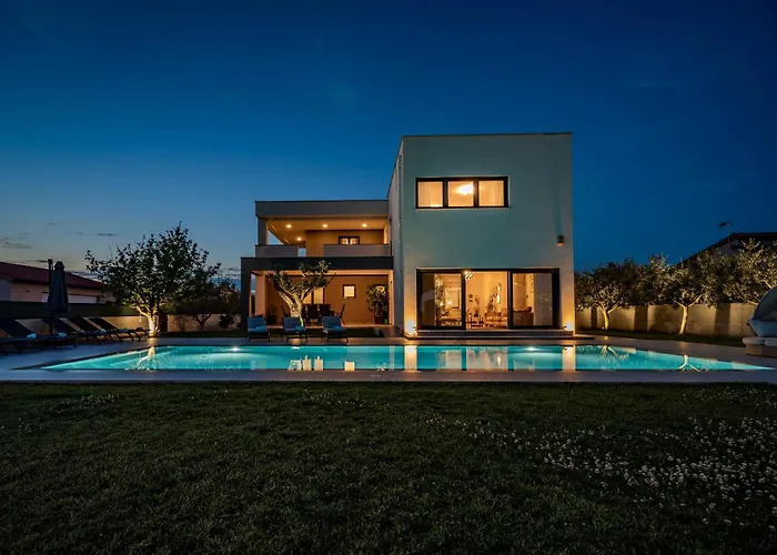 Vila Luen Near With Large Garden And Private Pool For Families *