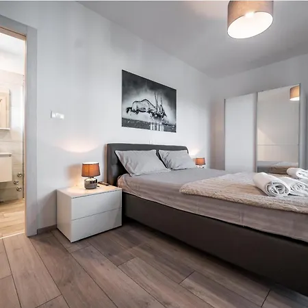 빌라 Luen Near With Large Garden And Private Pool For Families