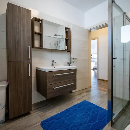 Luen Near With Large Garden And Private Pool For Families