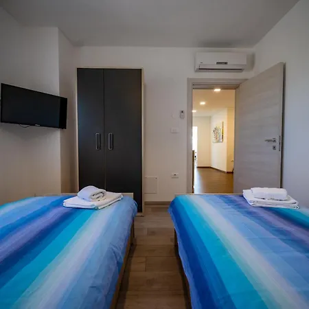 Luen Near With Large Garden And Private Pool For Families * Pula