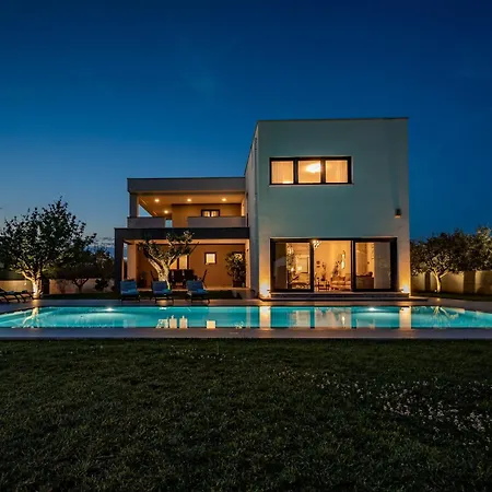 빌라 Luen Near With Large Garden And Private Pool For Families *