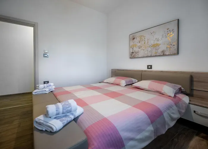 Vila Luen Near With Large Garden And Private Pool For Families *