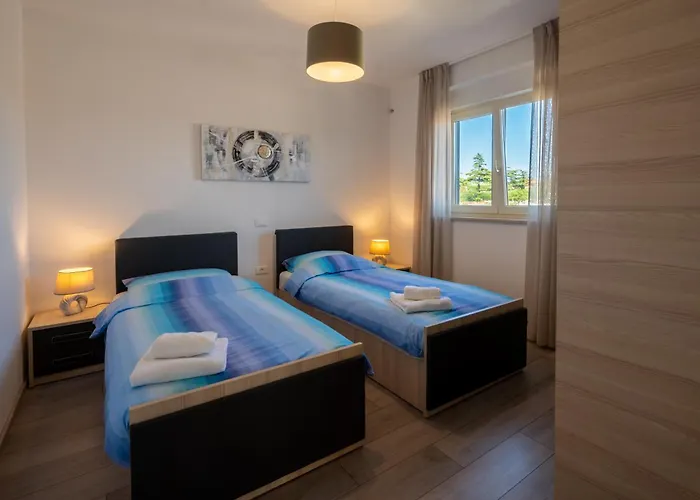 Luen Near With Large Garden And Private Pool For Families * Pula