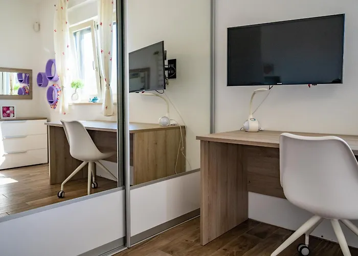 Luen Near With Large Garden And Private Pool For Families *