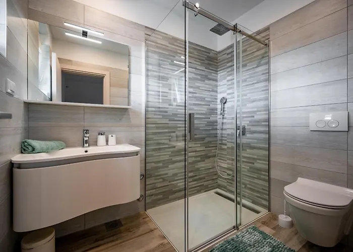 Luen Near With Large Garden And Private Pool For Families Villa