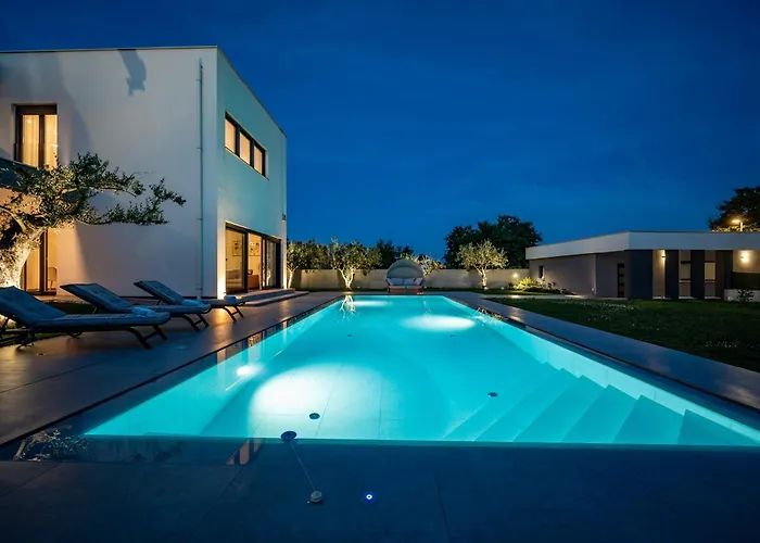 Luen Near With Large Garden And Private Pool For Families * Pula