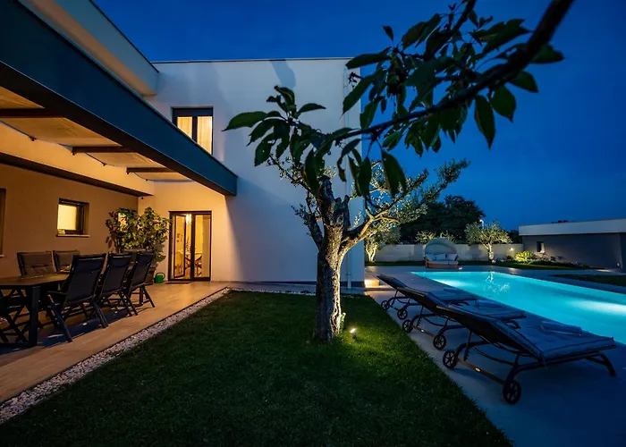 Luen Near With Large Garden And Private Pool For Families Pula