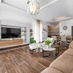 Luen Near With Large Garden And Private Pool For Families Villa