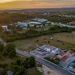 Luen Near With Large Garden And Private Pool For Families Villa Pula